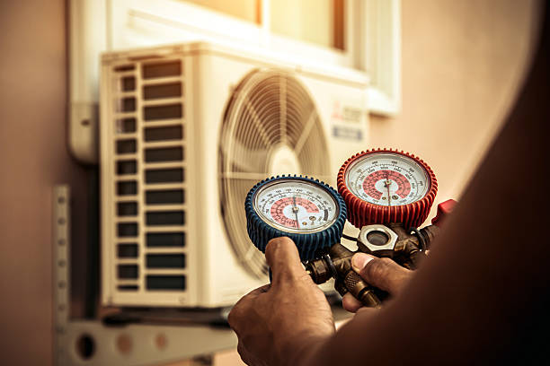 Professional Hvac technician working in Frazeysburg, OH